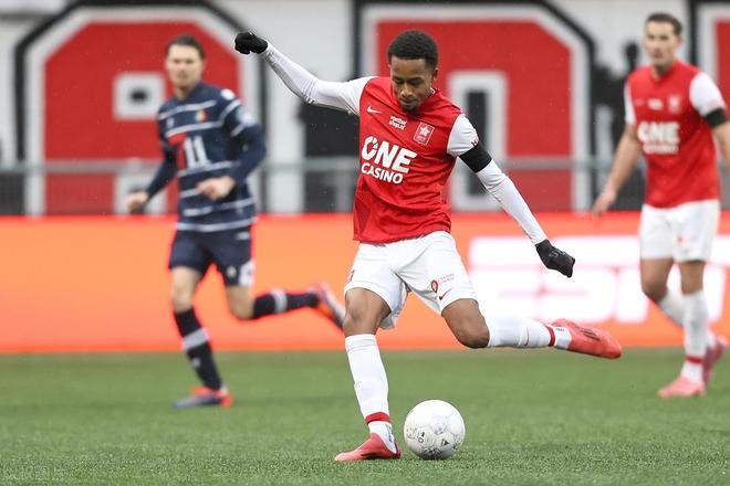 在利用边路 在利用边路