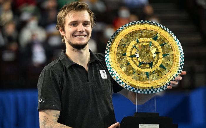 在定位球方 在定位球方